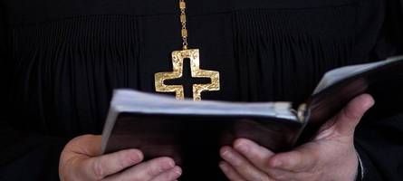 Von der Kurve in die Kirche: Der ehemalige Vorsänger von Mönchengladbach ist jetzt Pfarrer