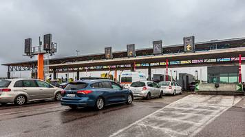 144 durchfahrten mit verstecktem kennzeichen: autofahrer unterschlägt 13.000 euro an mautgebühren