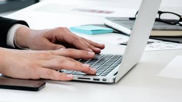 Akil (26) und Wierín (39) bewerben sich bei Gemeinde, wissen aber nicht wofür