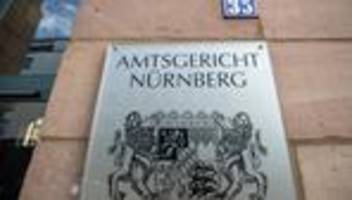 Festgeklebt: Letzte Generation: Frau wegen Flughafen-Protest verurteilt