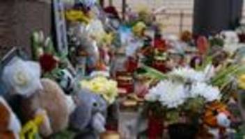 Trauerfeier: Mutter und Sohn nach Lastwagen-Unfall beigesetzt