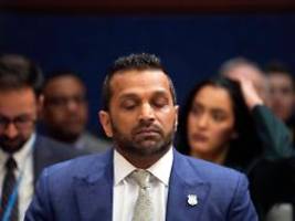 Bilder mit Zigarren geleakt: Proiranische Gruppe hackt Mail-Account des FBI-Chefs