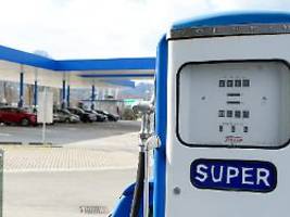 Schränkt den Wettbewerb ein: Ökonom bezweifelt Wirkung des Spritpreispakets