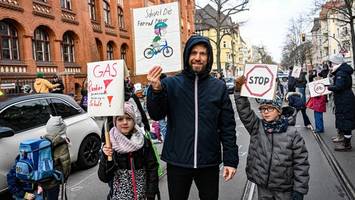 schulkinder leben in schöneweide gefährlich – eltern in großer sorge