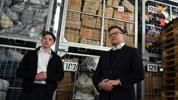 Problem Wegwerfmode: Umweltminister Schneider wirbt für sein Textilgesetz