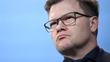 umweltminister: textilhersteller sollen kosten für sammlung und verwertung zahlen