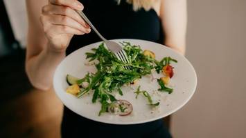 welche lebensmittel senken den blutdruck? diese empfiehlt dr. riedl