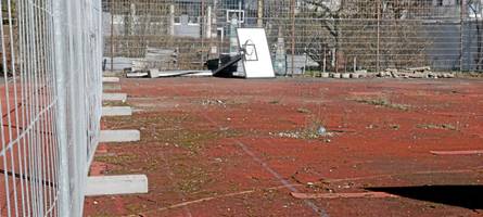 Nach jahrelanger Sperrung: Basketballplatz an der Kapellen-Mittelschule wird saniert