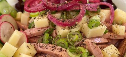 Currywurst mit Seeblick oder Schnitzel unter Kastanien: Das sind die besten Biergärten in Ingolstadt