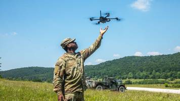 US-Armee zieht teuren Raketen den Stecker – und rüstet alte Munition zu Drohnen-Killern um