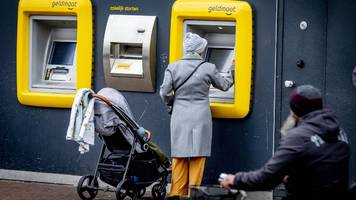 geldmaat schließt geldautomaten und schränkt Öffnungszeiten nach einer reihe von sprengstoffanschlägen ein