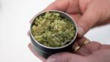 Nach Cannabis-Legalisierung: Minister kritisiert Cannabis-Reform: Schwarzmarkt profitiert