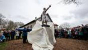 Theatergeschichte: Bühnenfürst in Bronze - Skulptur von Georg II. enthüllt