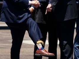 erster besuch in den usa: duma-abgeordnete bekommen trump-socken als geschenk