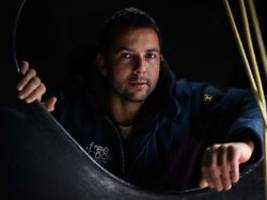 Segelt fast 28 Tage schneller: Franzose pulverisiert Rekord auf der falschen Route um die Welt