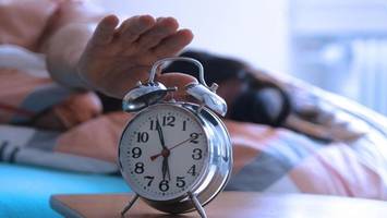 Zeitumstellung am Wochenende: Uhr vor- oder zurückdrehen?