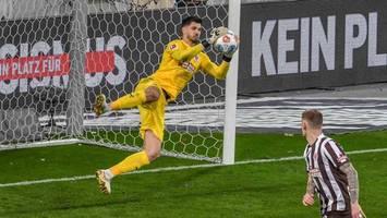 Der Sommer hält für St.-Pauli-Torwart Vasilj mindestens eine Veränderung bereit