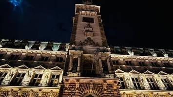 Licht aus! Warum das Hamburger Rathaus eine Stunde dunkel blieb