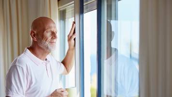 Sean (57) unterstützt Sohn mit 45.000 Euro von seiner Rente und kürzt eigenen Urlaub