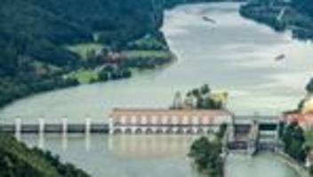 am wasserkraftwerk: Ölwehrübung auf der donau endet mit schwerem unfall