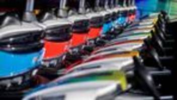 Bei den Aufbauarbeiten: Mit Auto im Autoscooter – Rentnerin wollte nur Geld abheben