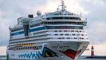 Tourismus: Kreuzfahrtschiff Aidadiva eröffnet Saison in Warnemünde