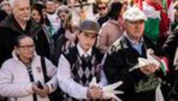 parlamentswahl in ungarn: orbán galt als unbesiegbar. wählen sie ihn jetzt ab?