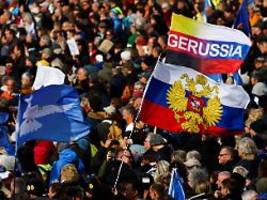 expertin zu fake-news-kampagnen: russische lügen treffen das, was viele in deutschland ohnehin glauben wollen