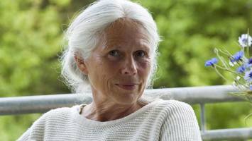 sigrid damm unternimmt literarische friedhofsspaziergänge