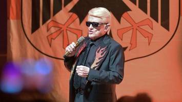 Heino wird bei Soli-Konzert in Brandenburg bejubelt – nach Hymnen-Eklat