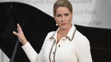 Judith Rakers als Kind sexuell belästigt: „Hat meinen Arm an seinem Penis gerieben“