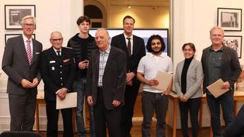 Mann würgt Frau mit Leine – Stadt zeichnet mutige Retter aus