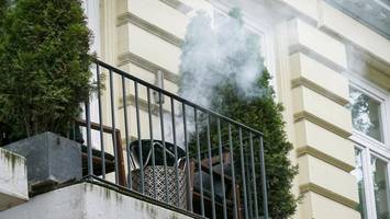 Grillparty auf dem Balkon endet dramatisch: Familie mit Kindern im Krankenhaus