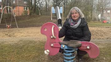 müll, kippen, hundekot: 73-jährige ärgert sich über zustand der spielplätze