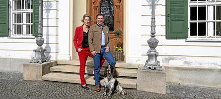 „Locker 10.000 Schritte am Tag“: So leben der Baron und die Baronin auf Schloss Kühbach