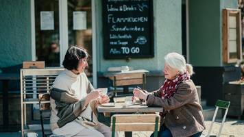 zeit steht hier still: renée (85) und alphonse (88) schließen nach 43 jahren café für alte
