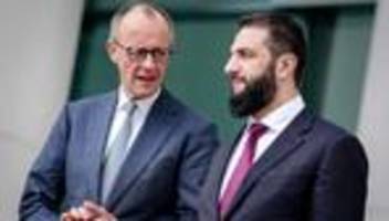 Ahmed al-Scharaa in Berlin: Live: Merz empfängt Syriens umstrittenen Machthaber