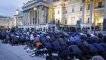Islamisches Gebet auf dem Trafalgar Square: Hitzig und verspätet
