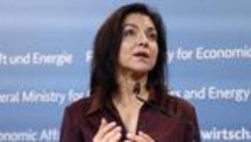 Katherina Reiche: Preisregel für Tankstellen soll erst ab Mittwoch gelten