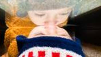 selbstständigkeit von kindern: curling-eltern schrubben weg, was ihren kindern im weg sein könnte