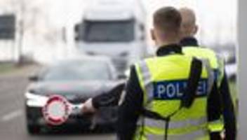 Verdacht auf Schleusung: Mutmaßlicher Schleuser fährt Kinder ungesichert über Grenze