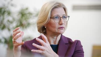 „Keine kluge Idee“ – Rehlinger attackiert Merz für Äußerung zu Syrern