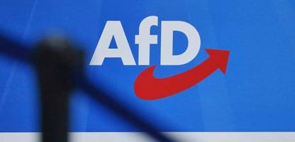 afd-mitglied in mittelfranken zündet eigenes auto an und schiebt es linken zu