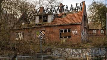 Brandruine verrottet seit Jahren: Abriss geplant – doch es gibt einen Haken