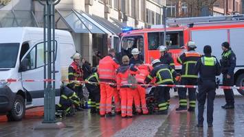 frau in der hamburger city von kleintransporter angefahren – leicht verletzt