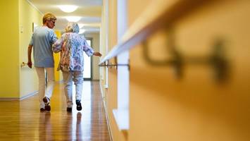 „gewaltfreie pflege wird es nicht geben“ – trotzdem kämpft heimbetreiber dafür