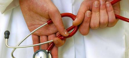 homöopathie, künstliche knie und zahnspangen: so soll im gesundheitssystem gespart werden