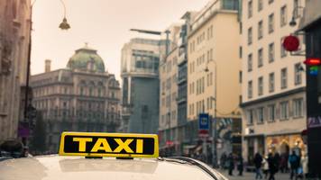 79 statt 30 euro: taxifahrer verlangt von rentnerin (78) wegen iran-kriegs unverschämten preis