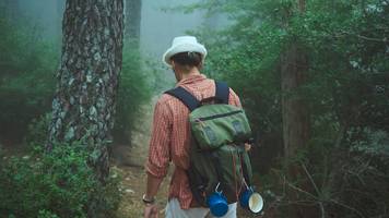 Gehen hat Paul (29) durch Burn-out geholfen – heute ist es sein Geschäftsmodell