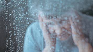 keine freude mehr, hier zu leben: stephanie (71) erträgt italiens dauerregen nicht mehr